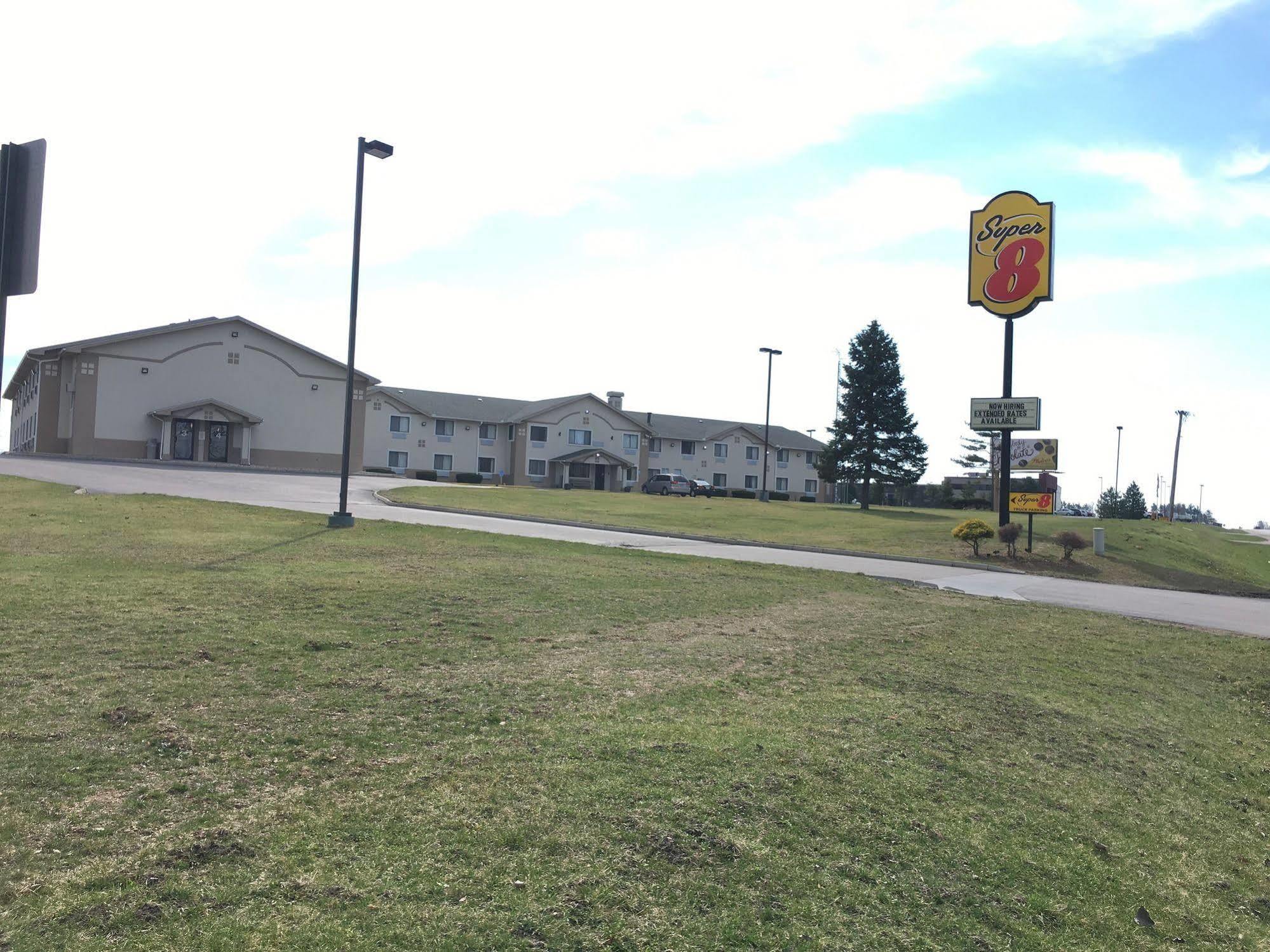Super 8 By Wyndham Howe Luaran gambar